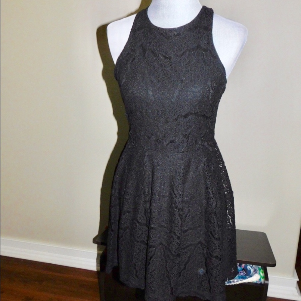 Short lace dress